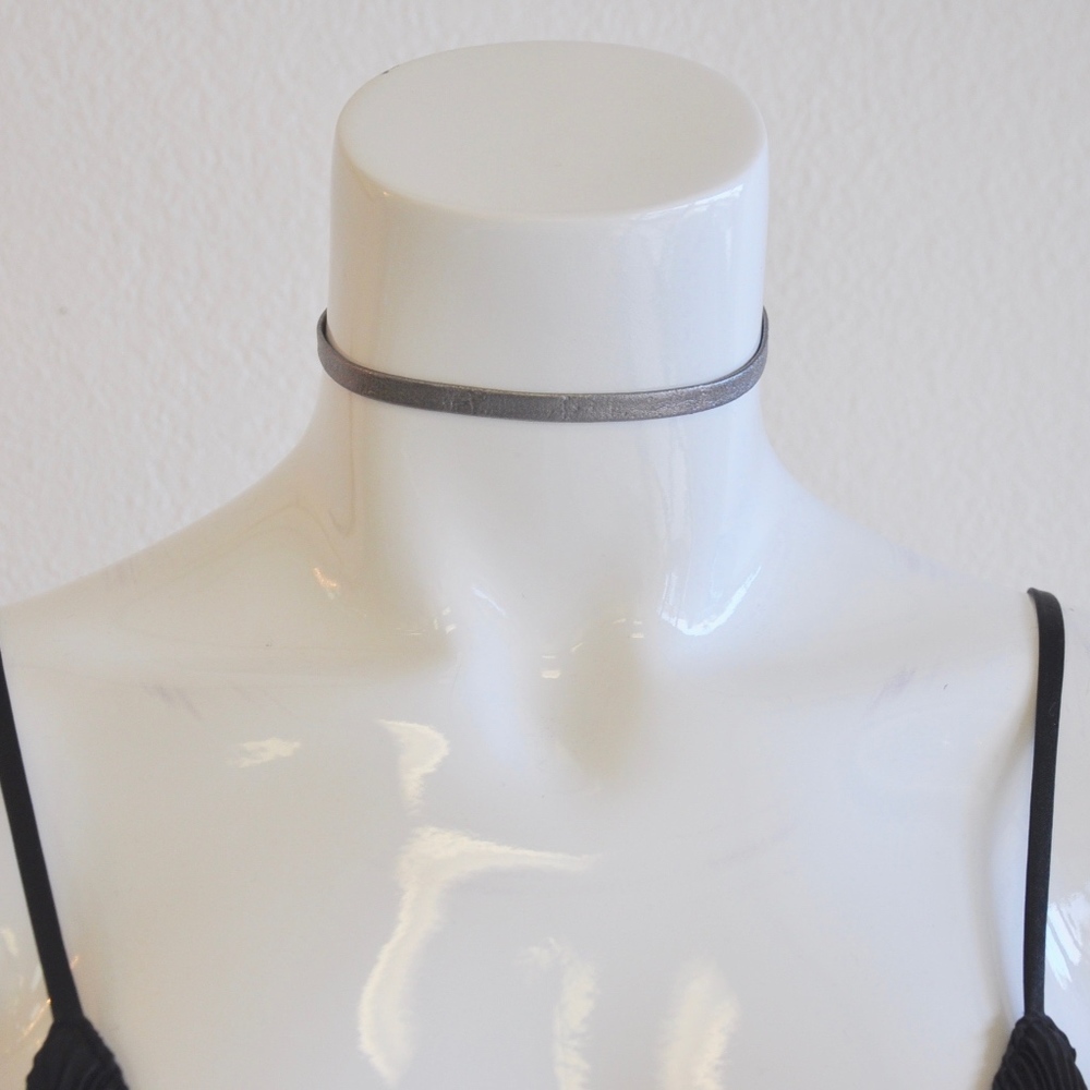 Shiny choker